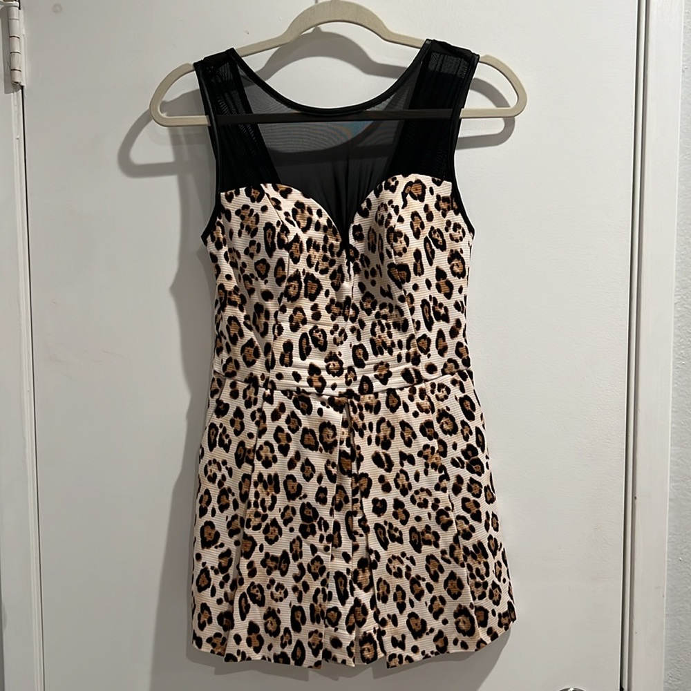 Guess Animal-print Leopard Illusion - Picture 3 of 9